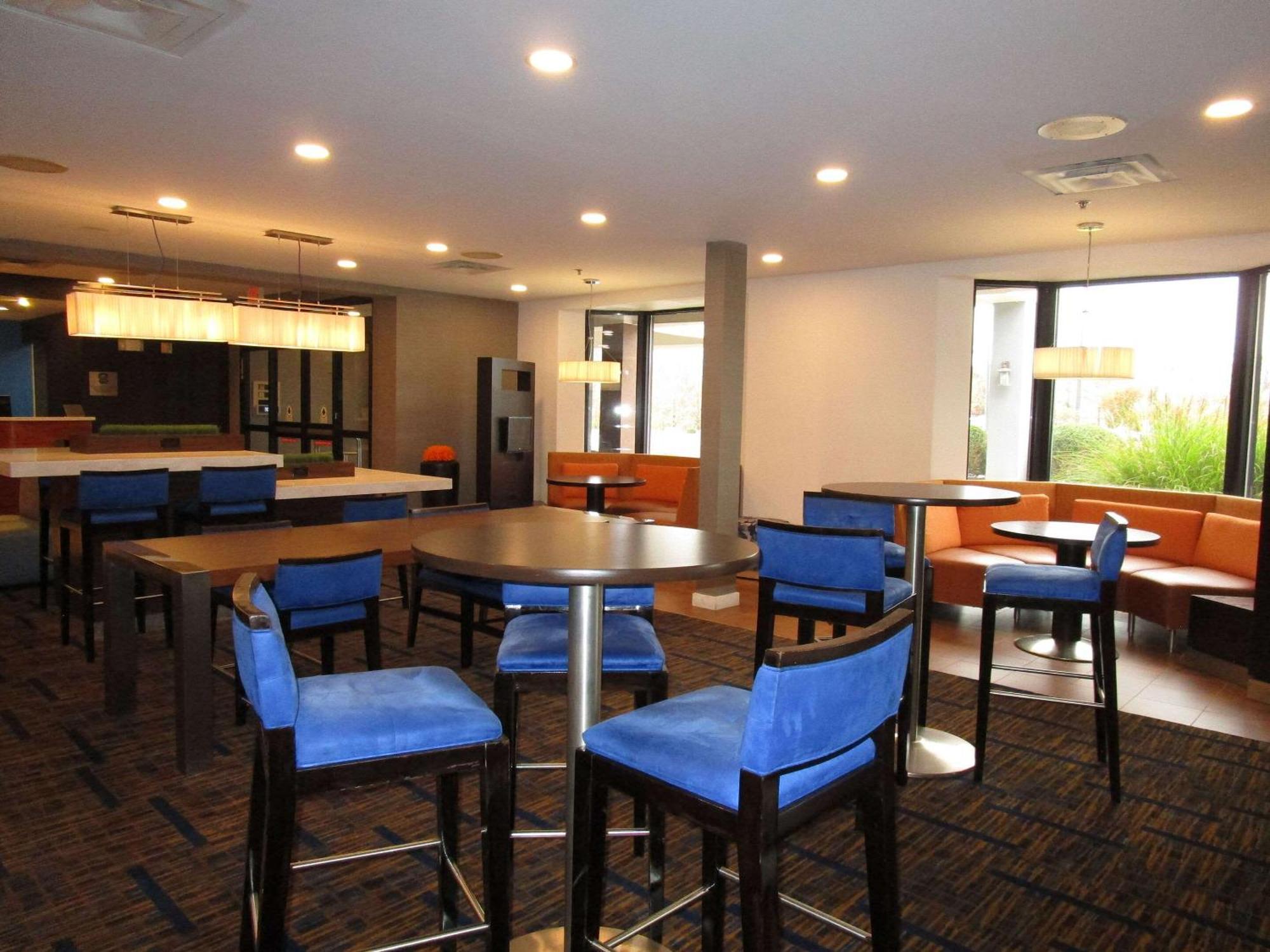 Country Inn & Suites By Radisson, Columbus-Edinburgh Exterior foto