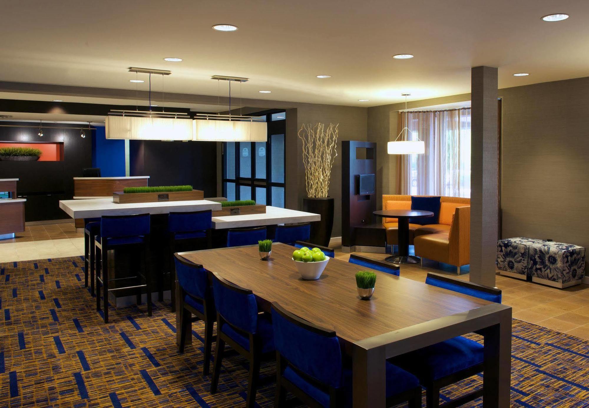Country Inn & Suites By Radisson, Columbus-Edinburgh Exterior foto